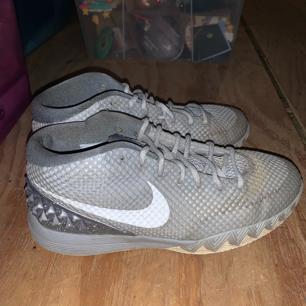 Kyrie 1